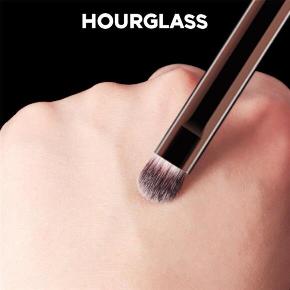 Hourglass Makeup Brush- No.12 Beveled Shadow Brush Soft and Skin-friendly Fiber - Picture 2 of 7